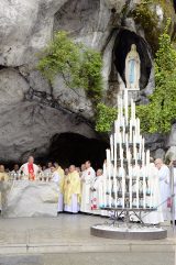 2013 Lourdes Pilgrimage - SATURDAY TRI MASS GROTTO (96/140)